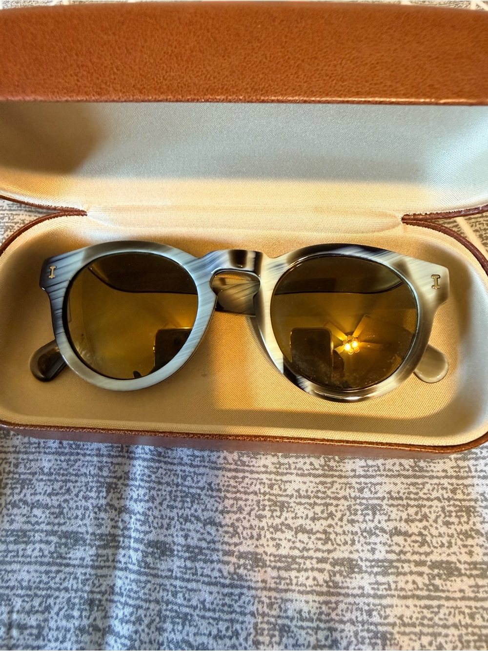 Illesteva Women's Round Sunglasses in Tortoiseshell Gray with Amber Lenses